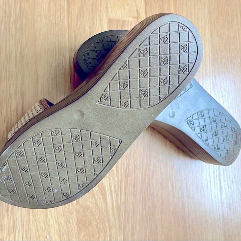 Donald J. Pliner Farrah Sandals - Picture 3 of 4